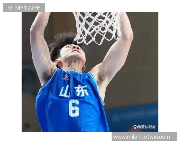 张博源全场最高31分表现抢眼22投11中并贡献9板2助2帽展现全面能力 张博源全场最高31分表现抢眼22投11中并贡献9板2助2帽展现全面能力