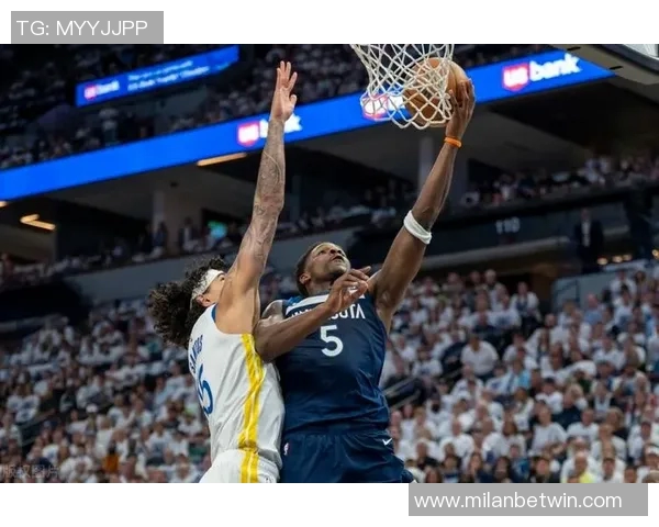 爱德华兹首节状态低迷5投0中仅得5分4篮板3助攻表现令人失望