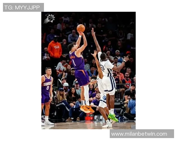 布克上半场表现平平难以支撑球队14投6中仅得17分三分球全失