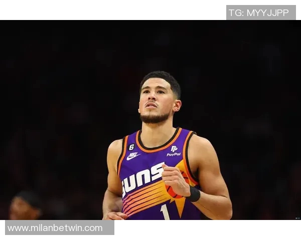 布克半场表现不佳仅得13分4助攻正负值惨淡11球队陷入困境